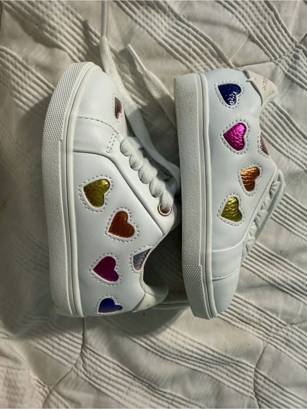 Kurt Geiger White Kids Sneakers with Multicolor Metallic Heart Details